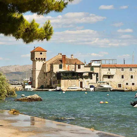 Apartment B Near The With Sea View Kastela