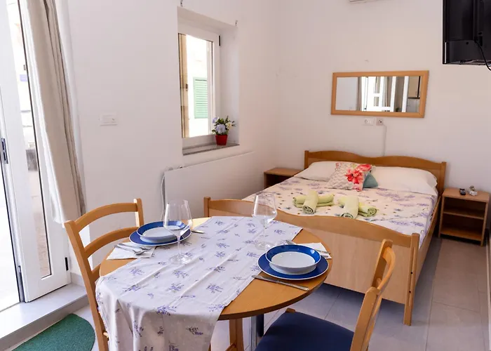 Apartment B Near The With Sea View Kastela