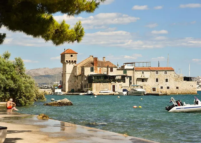 Apartment B Near The With Sea View Kastela
